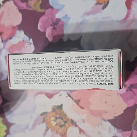 No longer avail Glow Recipe Strawberry BHA Pore-Smooth Blur Drops Serum 1 fl oz - Picture 13 of 16